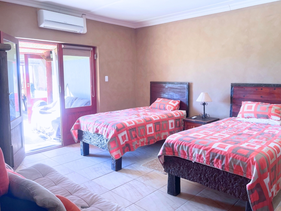 5 Bedroom Property for Sale in Grahamstown Central Eastern Cape
